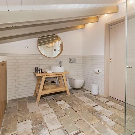 Pentanemi Loft, Corfu Old Town Apartment