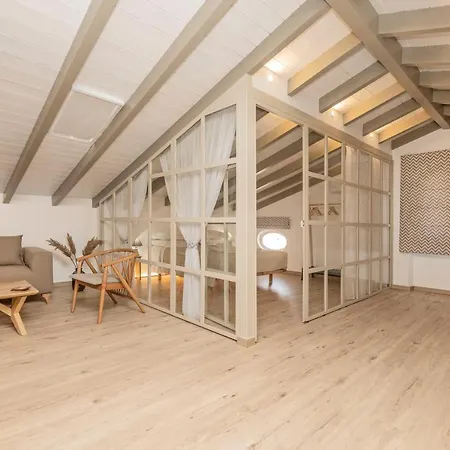 Pentanemi Loft, Corfu Old Town Apartment *