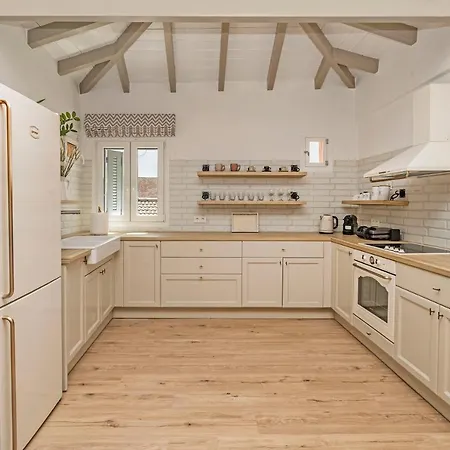 Pentanemi Loft, Corfu Old Town Appartement